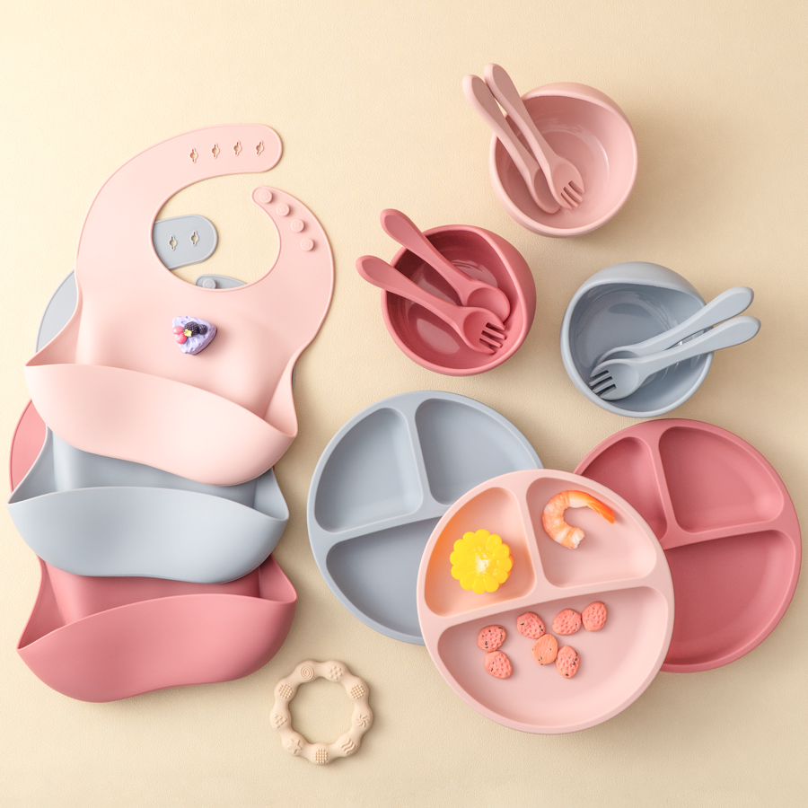 Silicone Baby Bibs - 5 個ベビーシリコーン給餌セットラウンドダイニングプレート吸盤ボウル食器子供のためのベビー防水よだれかけスプーン子供の食器